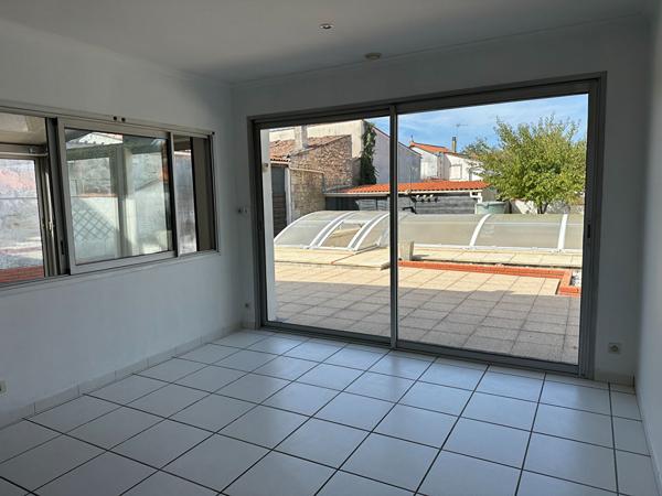 Grande maison familiale de 193.96 m2 avec piscine à Rochefort