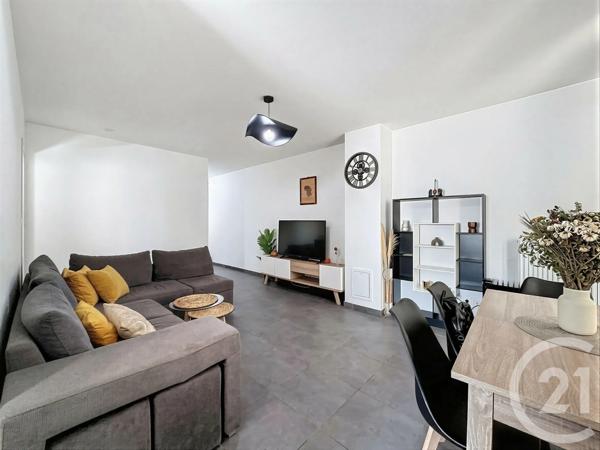 Appartement à vendre  3 pièces - 71 m 2   GRIGNY  - 69