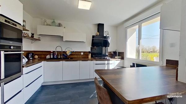 Maison familiale rénovée – 5 chambres – Jardin avec plan d’eau – Secteur Vonnas
