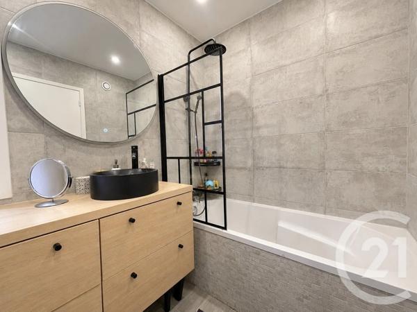 Appartement F3 à vendre  3 pièces - 78,53 m 2   ST LAURENT DU VAR  - 06