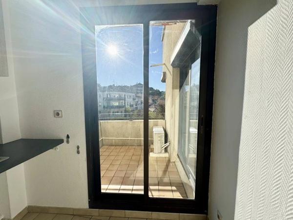 Appartement 90 m² Troisième avec Ascenseur  , terrasses, parking sécurisé à Nîmes Jean Jaures Puech Duteil