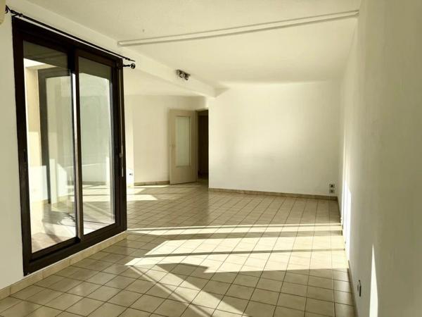 Appartement 90 m² Troisième avec Ascenseur  , terrasses, parking sécurisé à Nîmes Jean Jaures Puech Duteil