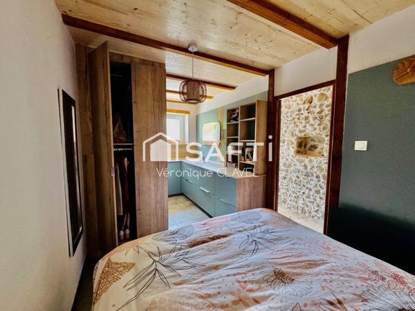 Maison de village  en pierre apparentes de 110m2 récemment rénovée avec patio et Garage de 40m2