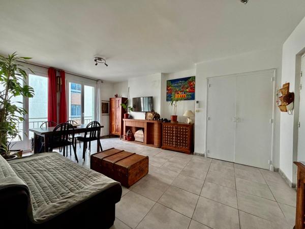 T3 au dernier étage quai de genève