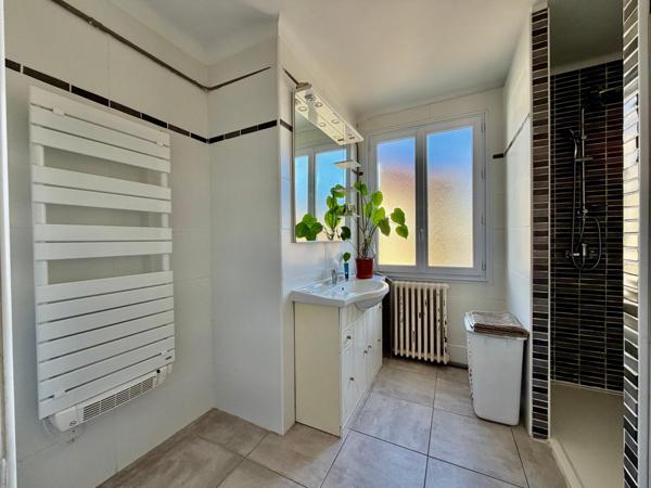 T3 au dernier étage quai de genève