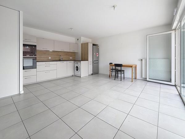 T2 récent 44 m² avec terrasse + cave – Résidence sécurisée (2019) – Proche centre-ville