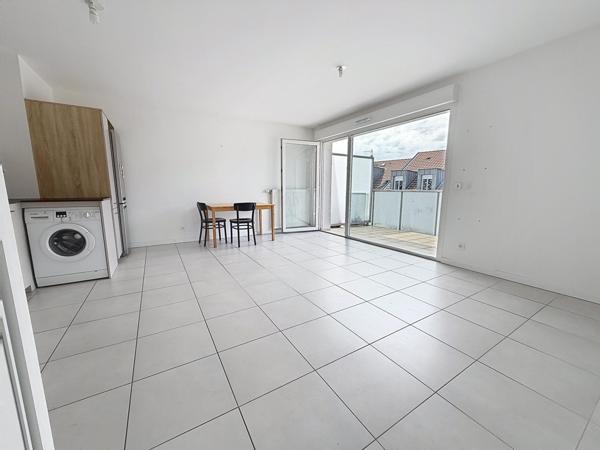 T2 récent 44 m² avec terrasse + cave – Résidence sécurisée (2019) – Proche centre-ville