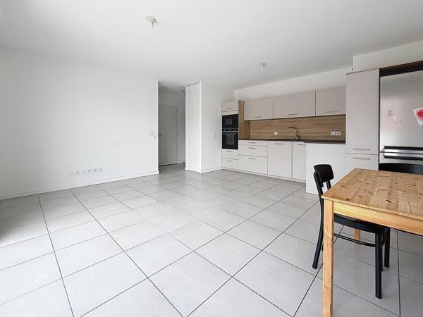 T2 récent 44 m² avec terrasse + cave – Résidence sécurisée (2019) – Proche centre-ville