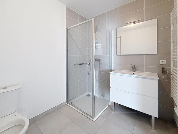 T2 récent 44 m² avec terrasse + cave – Résidence sécurisée (2019) – Proche centre-ville