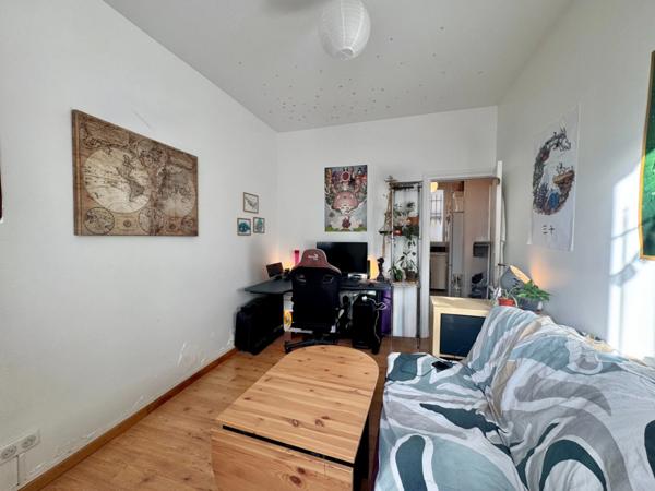 Grand studio traversant et lumineux