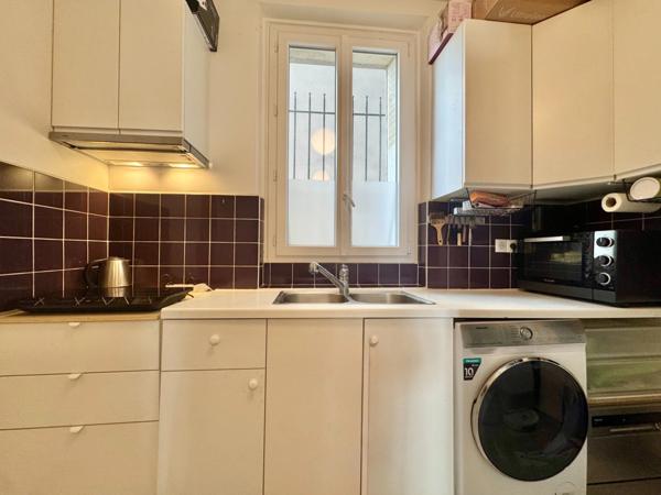 Grand studio traversant et lumineux