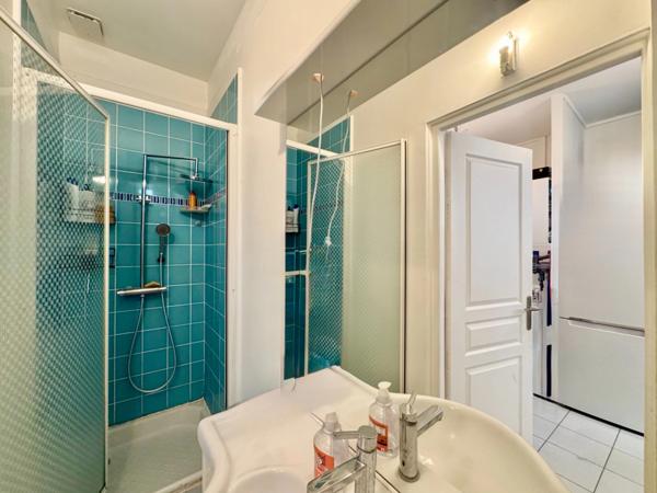 Grand studio traversant et lumineux