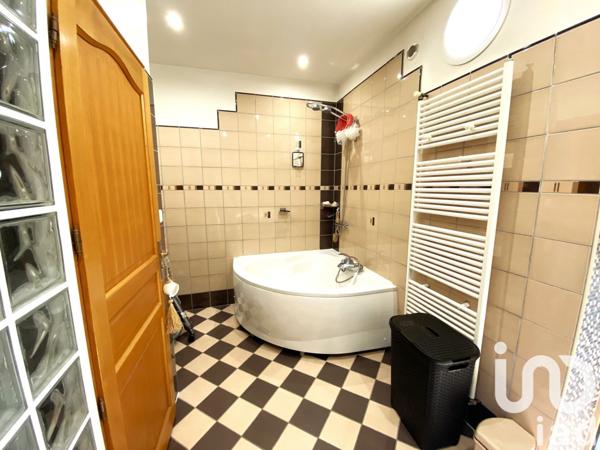 Maison de ville 5 pièces de 95 m² à Saint-Léger-du-Bourg-Denis (76160)