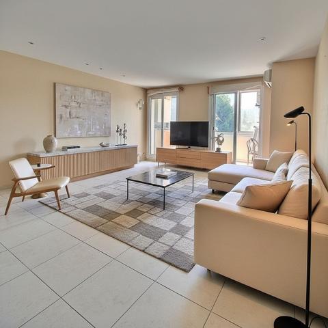 EXCLUSIVITE MARSEILLE 9 - SECTEUR MAZARGUES ? TRAVERSE DU PUITS - APPARTEMENT 2 CHAMBRES - TRAVERSANT - LUMINEUX - CALME ABSOLU - ASCENSEUR - LOGGIA - 2 PLACES DE PARKING PRIVATIVES - CAVE -