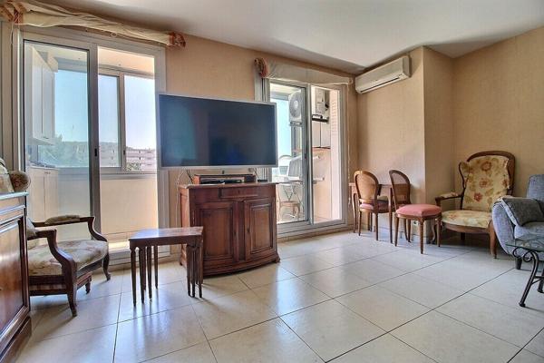 EXCLUSIVITE MARSEILLE 9 - SECTEUR MAZARGUES ? TRAVERSE DU PUITS - APPARTEMENT 2 CHAMBRES - TRAVERSANT - LUMINEUX - CALME ABSOLU - ASCENSEUR - LOGGIA - 2 PLACES DE PARKING PRIVATIVES - CAVE -