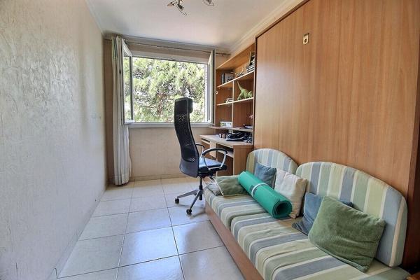 EXCLUSIVITE MARSEILLE 9 - SECTEUR MAZARGUES ? TRAVERSE DU PUITS - APPARTEMENT 2 CHAMBRES - TRAVERSANT - LUMINEUX - CALME ABSOLU - ASCENSEUR - LOGGIA - 2 PLACES DE PARKING PRIVATIVES - CAVE -