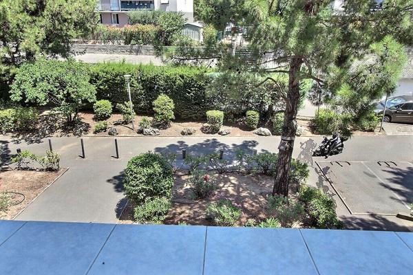 EXCLUSIVITE MARSEILLE 9 - SECTEUR MAZARGUES ? TRAVERSE DU PUITS - APPARTEMENT 2 CHAMBRES - TRAVERSANT - LUMINEUX - CALME ABSOLU - ASCENSEUR - LOGGIA - 2 PLACES DE PARKING PRIVATIVES - CAVE -