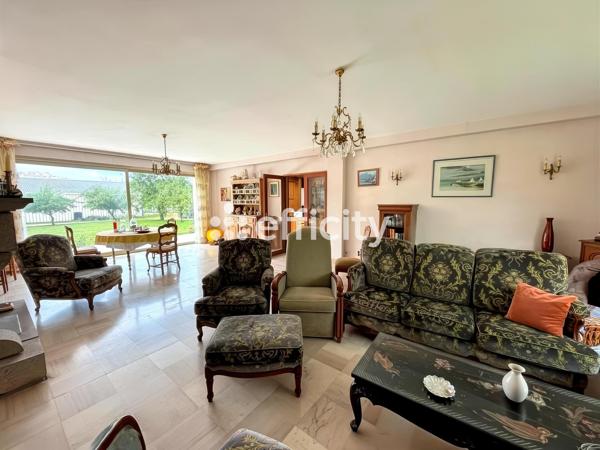Maison
         8 pièces
        - 220 m² Bien prestige 925 000 € *