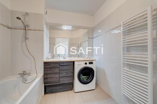 immeuble 2020, beau T3 ensoleillé avec s a terrasse