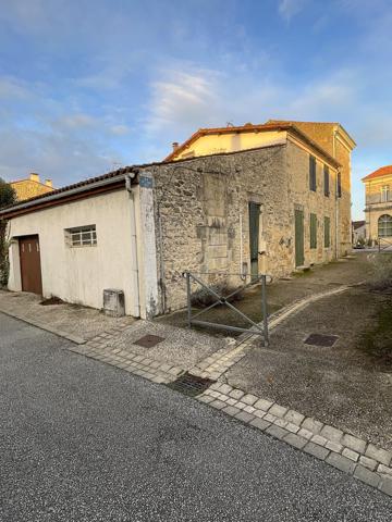 Tonnay-Boutonne (17380) Immeuble bourgeois centre-bourg