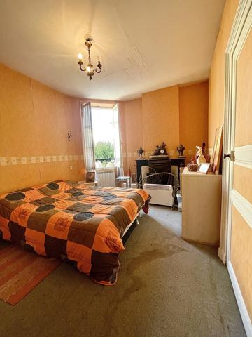 Tonnay-Boutonne (17380) Immeuble bourgeois centre-bourg