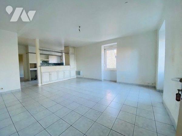 A Vendre à Perros-Guirec (22700) en Côtes-d'Armor (22), un appartement de type 3 au premier éta...
