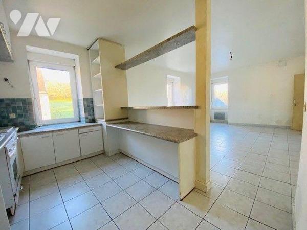 A Vendre à Perros-Guirec (22700) en Côtes-d'Armor (22), un appartement de type 3 au premier éta...