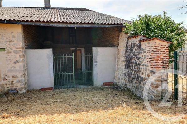 Appartement F4 à vendre  4 pièces - 73 m 2   LAGNIEU  - 01