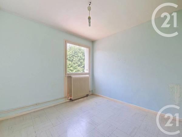 Appartement F4 à vendre  4 pièces - 73 m 2   LAGNIEU  - 01
