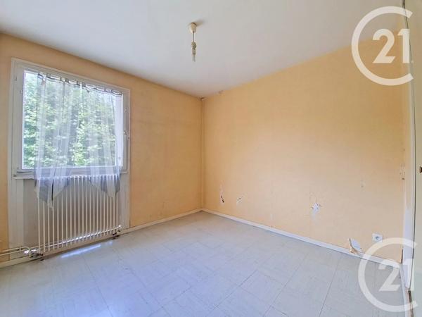 Appartement F4 à vendre  4 pièces - 73 m 2   LAGNIEU  - 01