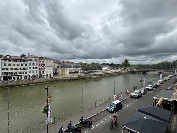 T4 bords de Nive avec travaux.