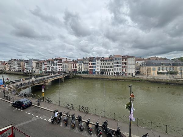 T4 bords de Nive avec travaux.