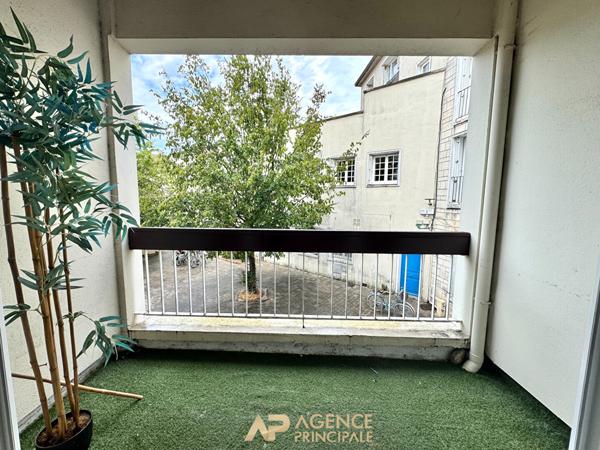 Appartement - T2 - Hyper-centre - 39m2 - Loggia - Ascenseur 233 000 € **  - Référence  JH746D2