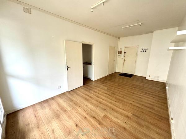 Appartement - T2 - Hyper-centre - 39m2 - Loggia - Ascenseur 233 000 € **  - Référence  JH746D2
