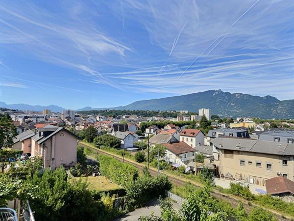 AIX LES BAINS - DUPLEX T4 RENOVE 100.19 M² AVEC TERRASSE PRIVATIVE DE 43 M² VUE DEGAGEE