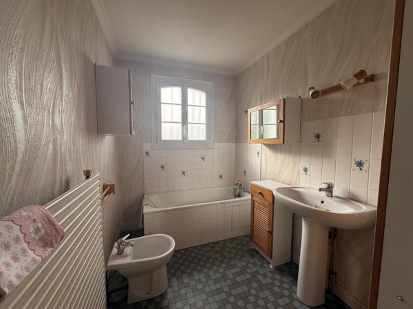 Maison sur sous sol - SAINT HILLAIRE DE VILLEFRANCHE