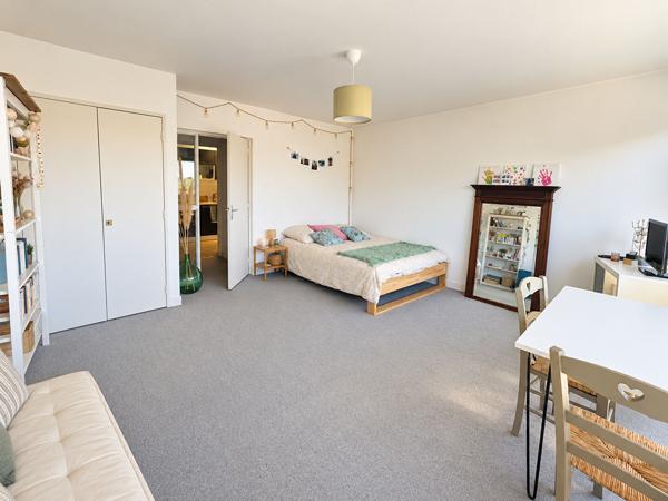 Appartement T1 à vendre au dernier étage à Pessac - Quartier Bougnard