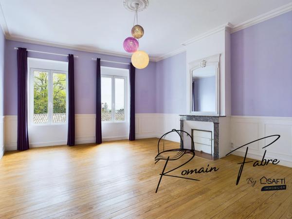 Immeuble avec Logements de 5 chambres et 2 commerces loués centre Cavignac, rentabilité importante