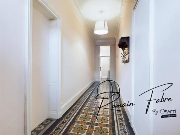 Immeuble avec Logements de 5 chambres et 2 commerces loués centre Cavignac, rentabilité importante