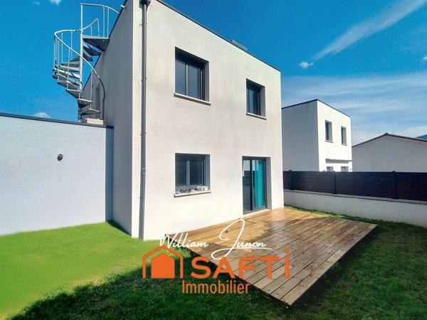 Maison contemporaine de 2022 avec toit-terasse