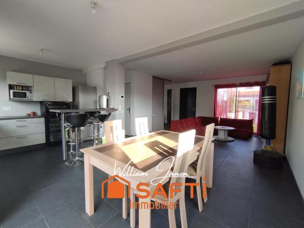 Maison contemporaine de 2022 avec toit-terasse