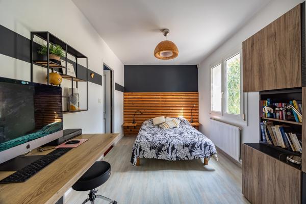 Maison
         8 pièces
        - 230 m² Bien prestige 975 000 € *