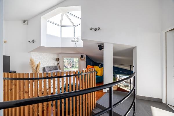 Maison
         8 pièces
        - 230 m² Bien prestige 975 000 € *