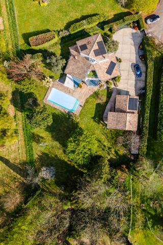 Maison
         8 pièces
        - 230 m² Bien prestige 975 000 € *