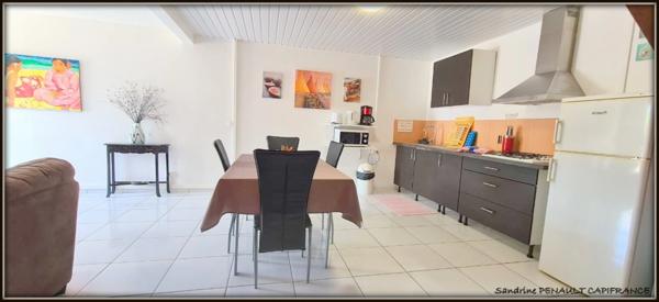 A VENDRE A KOUROU UN MAGNIFIQUE COMPLEXE IMMOBILIER DE 8 APPARTEMENTS (R+1) DE 960 m² - UNE VILLA T5 (R+1) DE 310 m² - TERRAIN 1870 m² - AU PRIX DE 1 755 000 €.