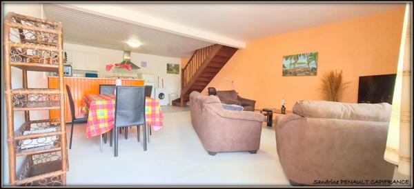 A VENDRE A KOUROU UN MAGNIFIQUE COMPLEXE IMMOBILIER DE 8 APPARTEMENTS (R+1) DE 960 m² - UNE VILLA T5 (R+1) DE 310 m² - TERRAIN 1870 m² - AU PRIX DE 1 755 000 €.