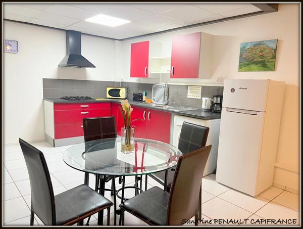 A VENDRE A KOUROU UN MAGNIFIQUE COMPLEXE IMMOBILIER DE 8 APPARTEMENTS (R+1) DE 960 m² - UNE VILLA T5 (R+1) DE 310 m² - TERRAIN 1870 m² - AU PRIX DE 1 755 000 €.