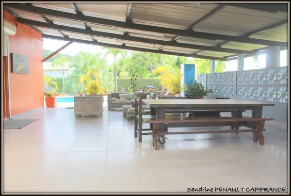 A VENDRE A KOUROU UN MAGNIFIQUE COMPLEXE IMMOBILIER DE 8 APPARTEMENTS (R+1) DE 960 m² - UNE VILLA T5 (R+1) DE 310 m² - TERRAIN 1870 m² - AU PRIX DE 1 755 000 €.