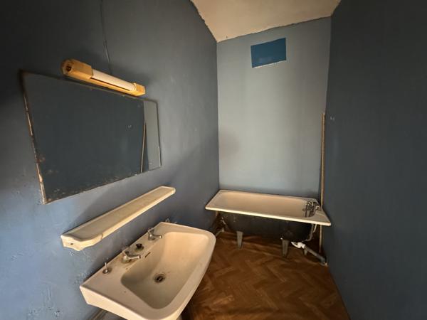 MAISON DES ANNÉES 30 À RÉNOVER – 95 m² – 3 CHAMBRES – TERRAIN CLOS