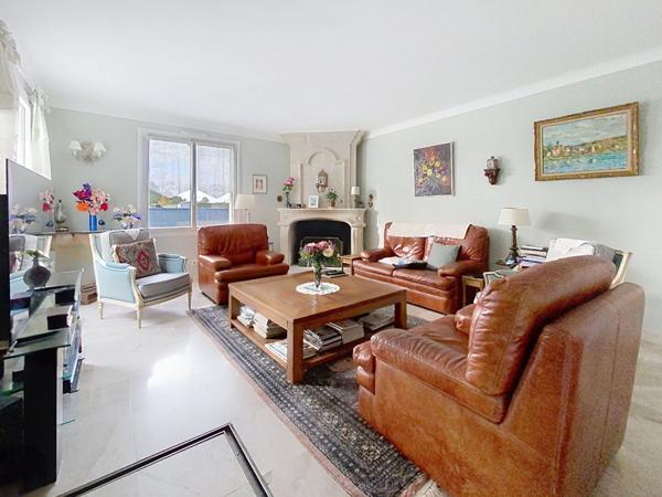 Maison d'Architecte, Le Plessis Grammoire 170 m² habitable, jardin, garage, sous-sol.